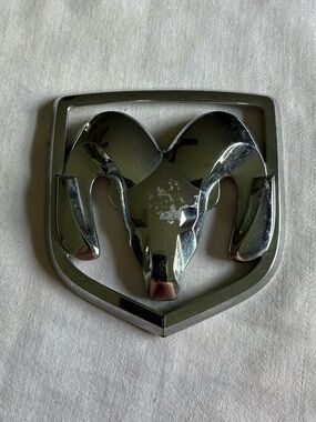 Chrome Ram Head Belt Buckle - Silver Accent